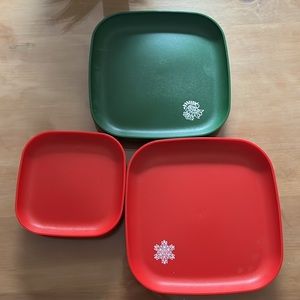 Tupperware plates Set of 8 vintage Christmas red green